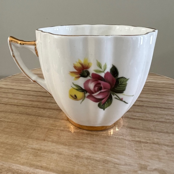 Vintage Windsor Cup & Saucer - Picture 9 of 13